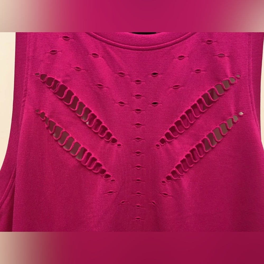 NEW- Victoria’s Secret Hot Pink Sport Seamless Perforation Tank Top Women Large - Picture 9 of 12